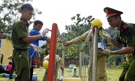“Niềm vui trao em” – Mang sân chơi đến với trẻ vùng cao