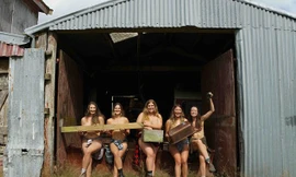 Bộ ảnh lịch khỏa thân làm từ thiện gây sốt