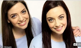 Niamh và Karen, giống nhau như đúc dù không phải chị em song sinh - Ảnh chụp màn hình Daily Mail