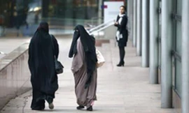 Hà Lan cấm đeo mạng che mặt tại một số nơi công cộng