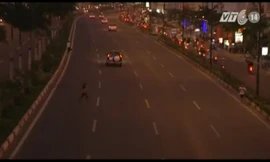 TP HCM: Lấn đường ô tô để tập thể dục, đạp xe