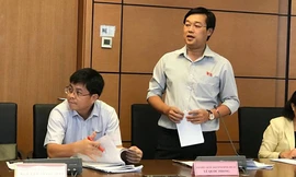 Đại biểu Lê Quốc Phong phát biểu tại tổ thảo luận