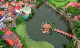 Bể bơi xã Dương Liễu ngày hè 2018 nhìn từ trên cao. Ảnh: Quỳnh Trang