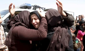 Các phụ nữ thuộc tộc người Yazidi là đối tượng chính bị IS bắt cóc và cưỡng hiếp. Ảnh: Reuters