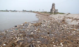 Biển Hải Lý ngập tràn rác thải