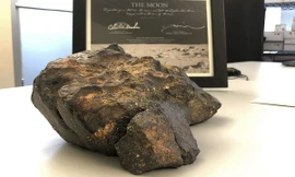 Thiên thạch mặt trăng sẽ được chuyển về chùa Tam Chúc.