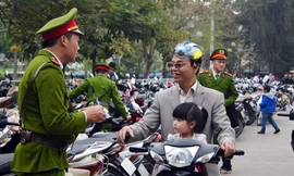 Công an Hà Nội tổ chức trông xe miễn phí trong dịp lễ Giáng sinh