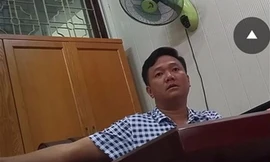 Giám đốc BQL Dự án TP Hạ Long Nguyễn Công Huy dùng lời lẽ thô tục khi tiếp xúc với dân. Ảnh cắt từ video lcip.