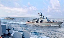 Tại sao chiến hạm 'tia chớp' nguy hiểm ở Biển Đông?