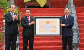 Lam Kinh đón bằng di tích quốc gia đặc biệt