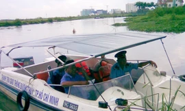 Lật xuồng, bốn người chết