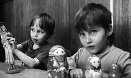 Do dân số ngày càng suy giảm nên trẻ em được đặc biệt quan tâm, ưu ái ở Nga