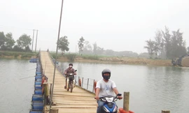 Toàn cảnh cầu phao Huỳnh Xá Hạ Ảnh: H.T