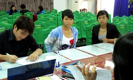 Thưa thớt thí sinh nộp hồ sơ xét tuyển NV3. Ảnh chụp tại trường ĐH Quốc tế Hồng Bàng - Ảnh: Đào Ngọc Thạch