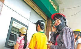 Máy ATM lại nghẽn dịp Tết?