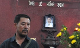 Đông đảo nghệ sĩ đến tiễn biệt Hồng Sơn