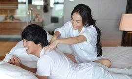 Thu Minh tung cảnh 'giường chiếu' lên Facebook?