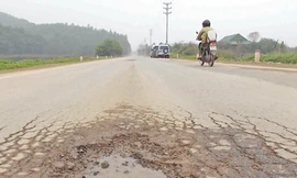 Đường nứt vỡ: Bộ GTVT yêu cầu giải trình