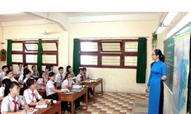 Luân chuyển giáo viên, “giãn” học sinh trái tuyến