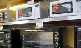 Dùng lò vi sóng coi chừng bị bắn mù mắt