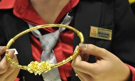 Giá vàng giảm nhẹ phiên đầu tuần