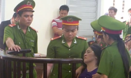 Hung thủ đốt chồng khóc xin lỗi người thân