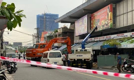 Công nhân điện lực hoảng hồn phát hiện cánh tay đứt lìa trong lòng cống cạnh chợ Hàn