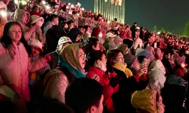 Gần 20.000 người Đà Lạt 'bùng cháy' cùng huyền thoại âm nhạc giữa 14 độ C