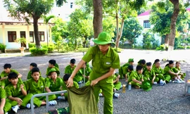 Thiếu niên Kon Tum học làm chiến sĩ công an