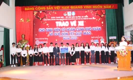 Đà Nẵng trao vé tàu xe cho sinh viên có hoàn cảnh khó khăn về quê đón Tết 