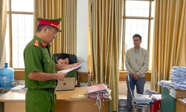 Nhận hối lộ hơn 2 tỉ đồng, nhân viên văn phòng đăng ký đất đai bị bắt