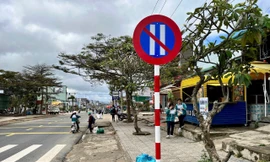 Vụ đoạn đường 1km có 23 biển cấm đậu xe: Tháo dỡ 22 biển báo