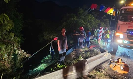 Tạm giữ hình sự tài xế xe khách chở 36 người lao xuống vực ở Lâm Đồng