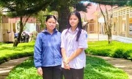 Hai mẹ con cùng thi tốt nghiệp tại một điểm trường