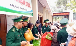 Ấm áp Ngày hội Biên phòng toàn dân