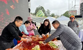 Du khách thích thú khám phá Hàn Quốc tại Đà Lạt