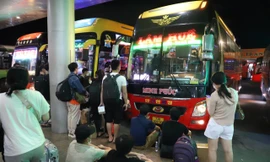 Bến xe, sân bay Đà Nẵng nhộn nhịp hành khách dịp lễ