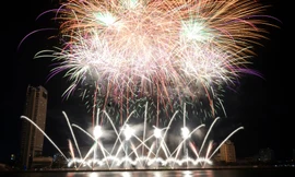 Sông Hàn bùng nổ ánh sáng, âm thanh trong đại tiệc đêm chung kết pháo hoa