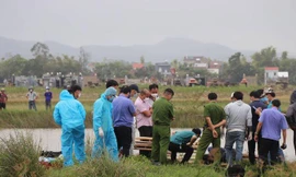 Phát hiện thi thể bị trói chân, tay trôi nổi trên sông