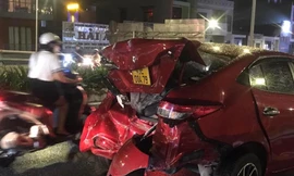 Ô tô khách tông hàng loạt xe máy, nhiều người bị thương