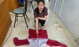'Nữ quái' giả dạng học sinh đột nhập lớp học, trộm nhiều tài sản