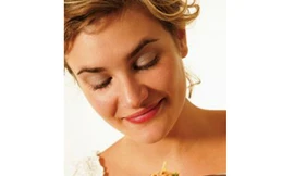 Mì ống, nước sốt cà chua và salad giảm nguy cơ đột quỵ