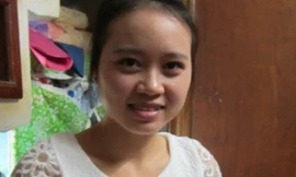 Chân dung cô chủ sinh năm, 1990 với sản phẩm hoa đất sét.