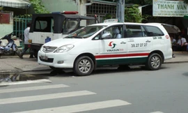 Tài xế taxi chết bất thường trong xe