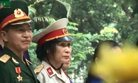 Người dân dâng hương tưởng nhớ Đại tướng Võ Nguyên Giáp