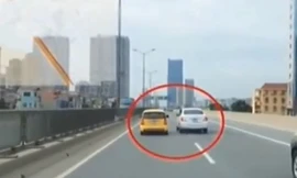 Ô tô tạt đầu 'trả đũa' nhau vì xin vượt không thành