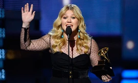 Kelly Clarkson biểu diễn tại đêm chung kết Hoa hậu Việt Nam 2014 