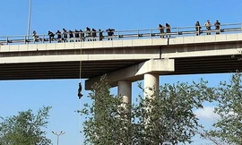 Phiến quân IS huấn luyện trên cầu cao tốc