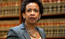 Bà Loretta Lynch. 