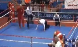 Bị xử thua, võ sĩ đấm gục trọng tài